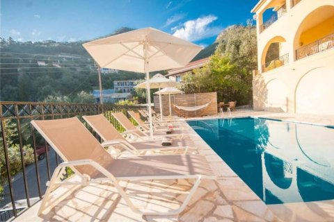 4 bedrooms Villa in Corfu, Greece No. 108637 4
