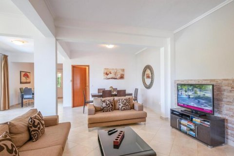 4 bedrooms Villa in Corfu, Greece No. 108637 10