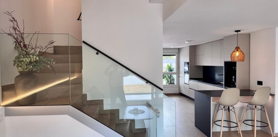 4 bedrooms Duplex in Alicante, Spain No. 128274