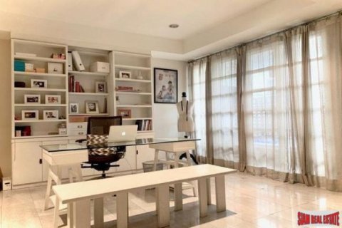 3 bedrooms House in Bangkok, Thailand No. 96043 2