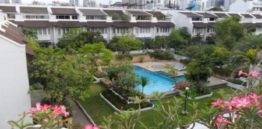 3 bedrooms House in Bangkok, Thailand No. 96043