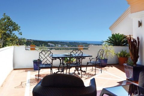 3 bedrooms Apartment in Nueva Andalucia, Spain No. 25164