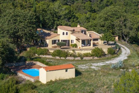 4 bedrooms Villa in Var, France No. 67943 1