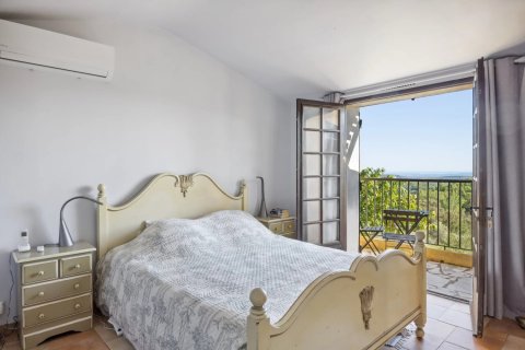 4 bedrooms Villa in Var, France No. 67943 9