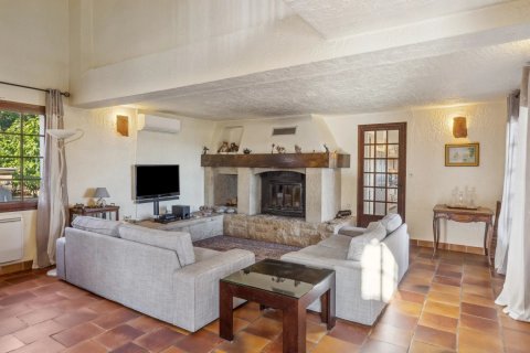 4 bedrooms Villa in Var, France No. 67943 6