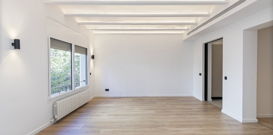 3 bedrooms Apartment in Barcelona, Spain No. 112483