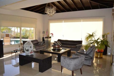 5 bedrooms Villa in Agios Athanasios, Cyprus No. 101282 8