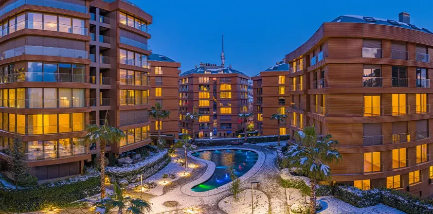 4 rooms Apartment in Istanbul, Turkey No. 112931