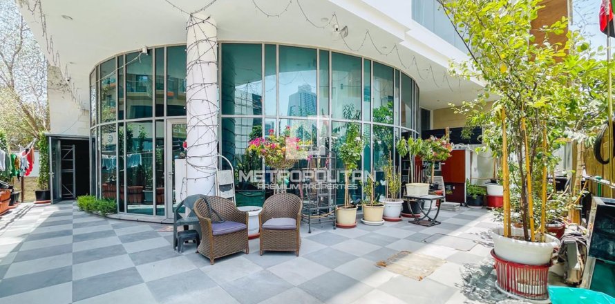 Квартира с 2 спальнями в Джумейра Вилладж Серкл, ОАЭ №119278