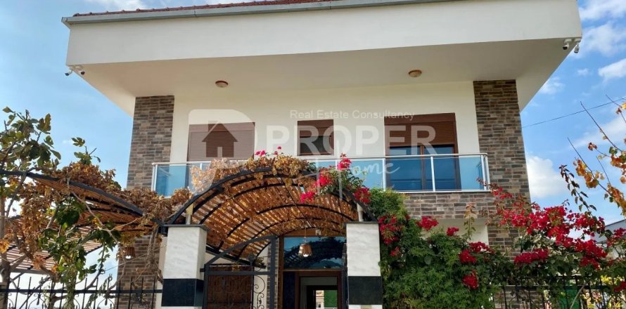 11 rooms Villa in Kargicak, Turkey No. 12295