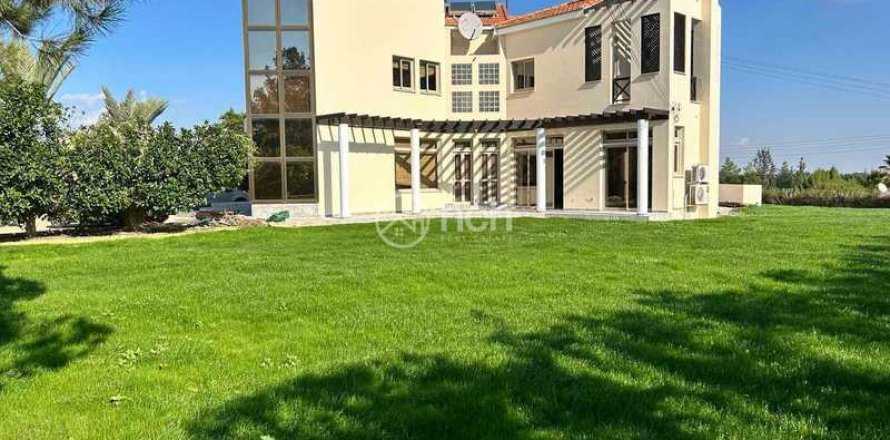 4 chambres House à Latsia, Cyprus No. 73091