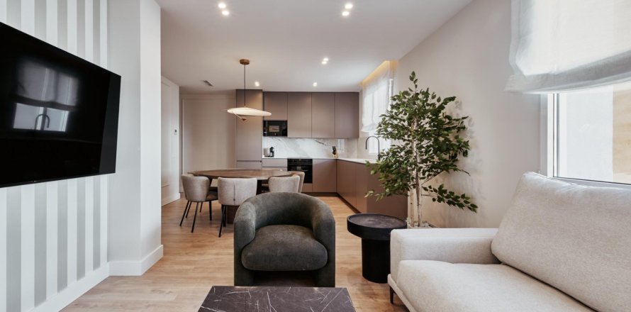 4 chambres Appartement à Madrid, Spain No. 126156