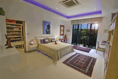 4 bedrooms House in Pattaya, Thailand No. 96868 3
