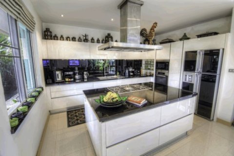 4 bedrooms House in Pattaya, Thailand No. 96868 9