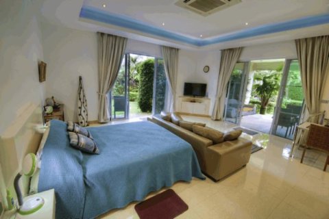 4 bedrooms House in Pattaya, Thailand No. 96868 11