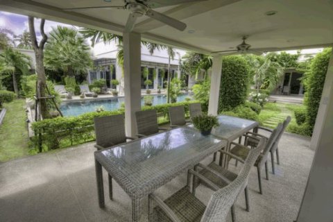 4 bedrooms House in Pattaya, Thailand No. 96868 4