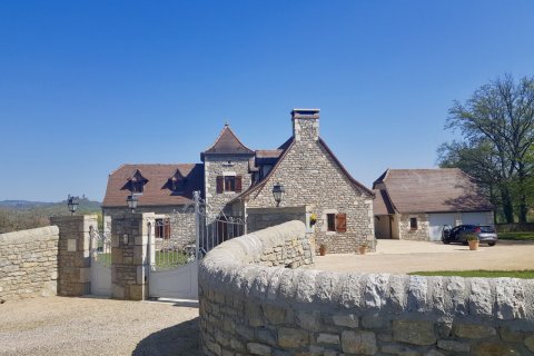 4 bedrooms Villa in Dordogne, France No. 81947 3