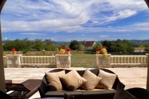 4 bedrooms Villa in Dordogne, France No. 81947 11