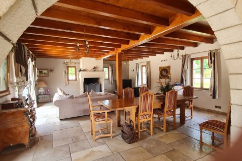 4 bedrooms Villa in Dordogne, France No. 81947 4
