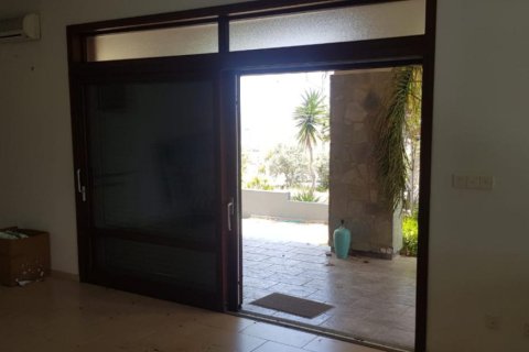 4 bedrooms Villa in Limassol, Cyprus No. 106297 2