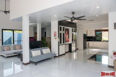 5 bedrooms Villa in Kathu, Thailand No. 96419 12