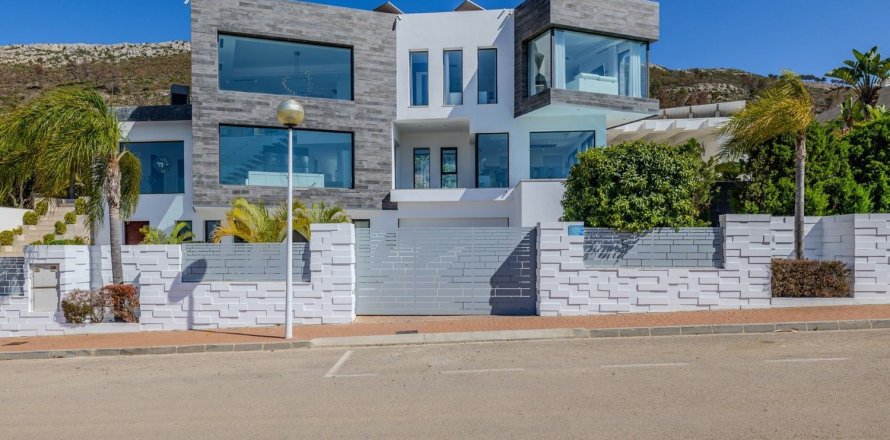 5 bedrooms Villa in Javea, Spain No. 85943