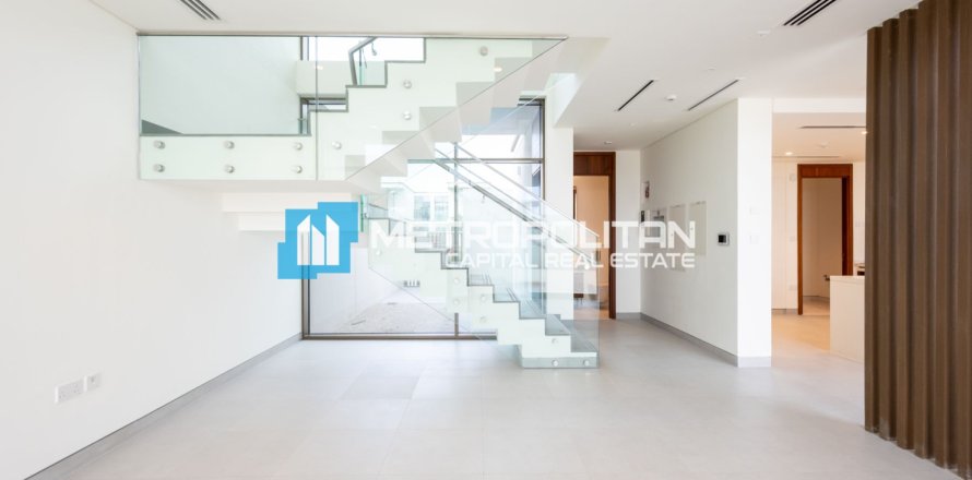 3 bedrooms Townhouse in Abu Dhabi, UAE No. 123219