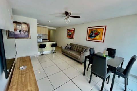 2 dormitorios Apartment en Panamá, Panama No. 124276 2