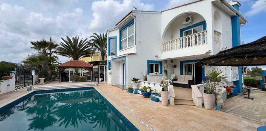 3 bedrooms Villa in Paralimni, Cyprus No. 84457