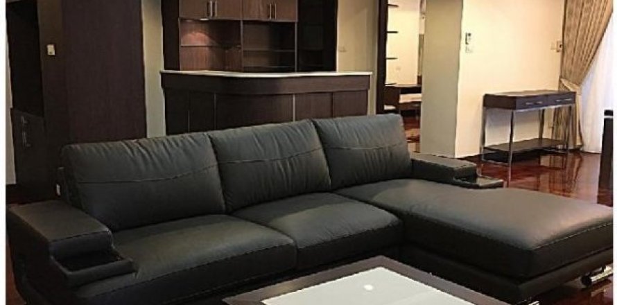 3 bedrooms House in Bangkok, Thailand No. 97128