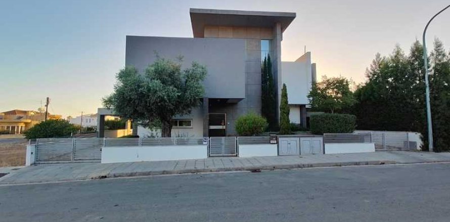 6 bedrooms House in Erimi, Cyprus No. 79383