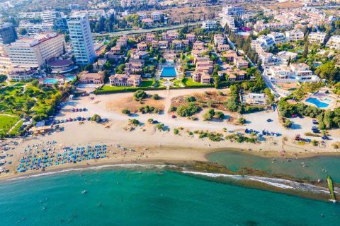 2 bedrooms Apartment in Pyrgos, Cyprus No. 43200 1