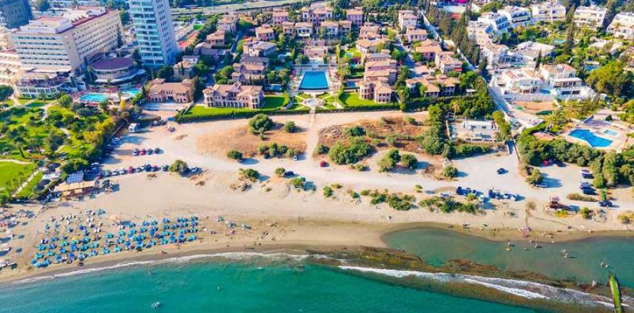 2 bedrooms Apartment in Pyrgos, Cyprus No. 43200