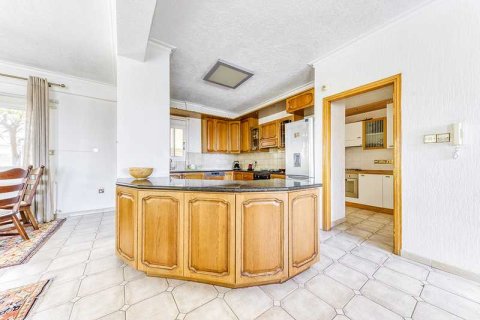 6 bedrooms House in Agios Athanasios, Cyprus No. 101761 4