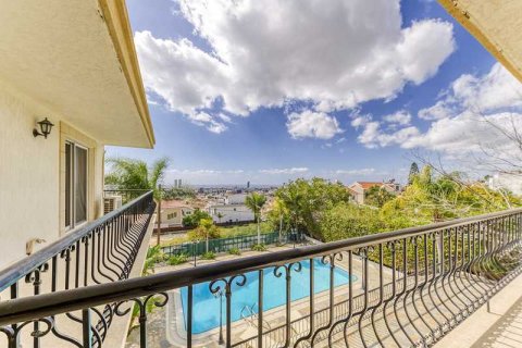 6 bedrooms House in Agios Athanasios, Cyprus No. 101761 13