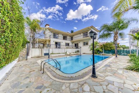 6 bedrooms House in Agios Athanasios, Cyprus No. 101761 1