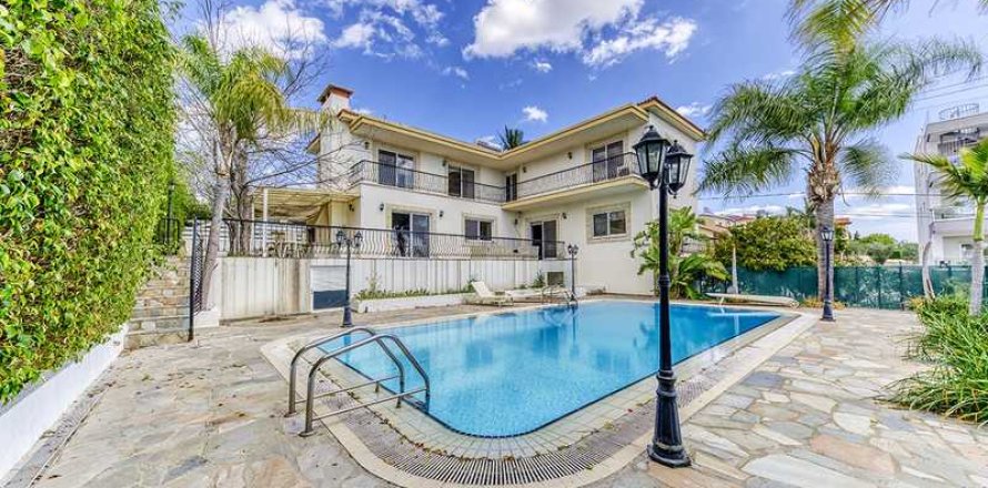 6 bedrooms House in Agios Athanasios, Cyprus No. 101761