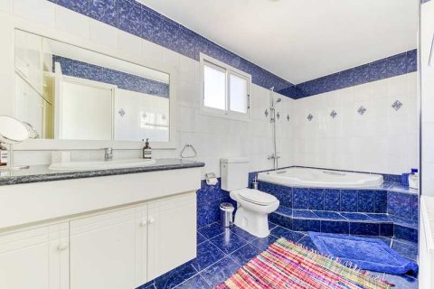 6 bedrooms House in Agios Athanasios, Cyprus No. 101761 11