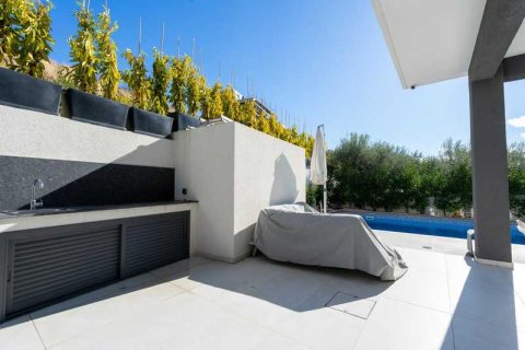 5 bedrooms Villa in Germasogeia, Cyprus No. 31928 15