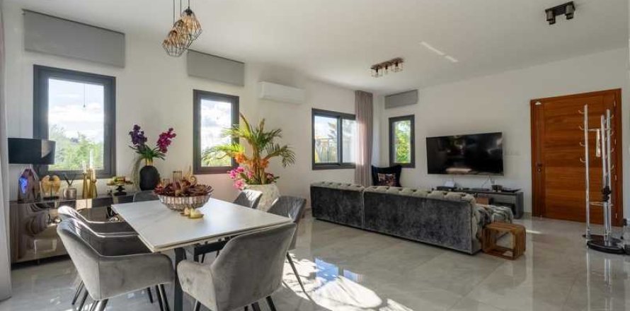 5 bedrooms Villa in Germasogeia, Cyprus No. 31928