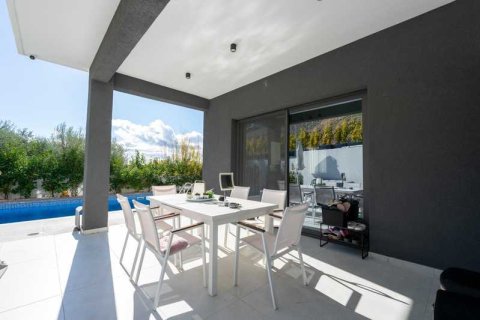 5 bedrooms Villa in Germasogeia, Cyprus No. 31928 2