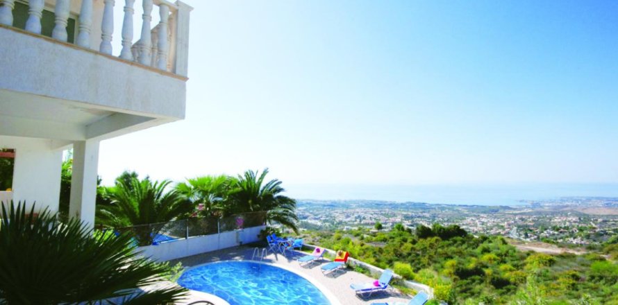 3 bedrooms Villa in Paphos, Cyprus No. 105608