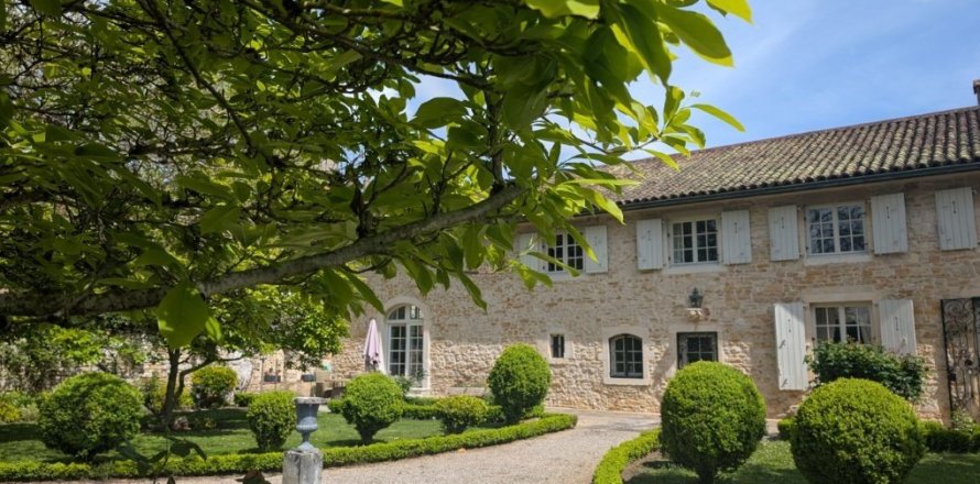 6 bedrooms House in Cuiseaux, France No. 104705