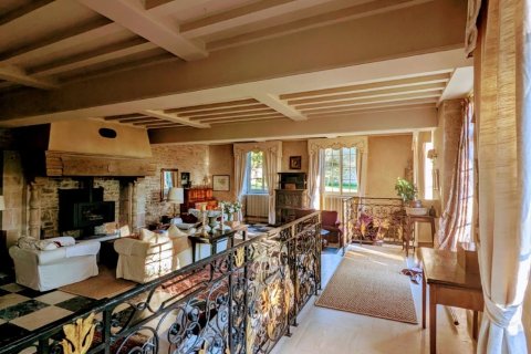 6 bedrooms House in Cuiseaux, France No. 104705 5