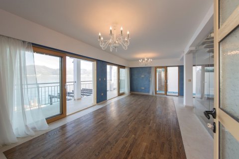 4 bedrooms Villa in Krashichi, Montenegro No. 66999 8