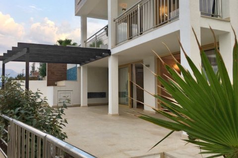 4 bedrooms Villa in Krashichi, Montenegro No. 66999 3