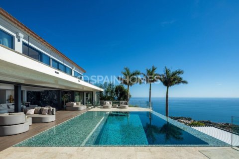 6 bedrooms Villa in Benalmadena, Spain No. 129037