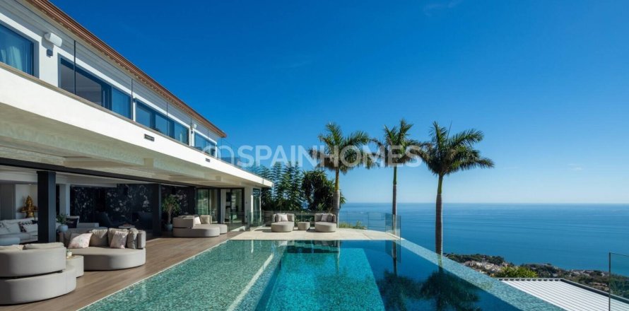 6 bedrooms Villa in Benalmadena, Spain No. 129037