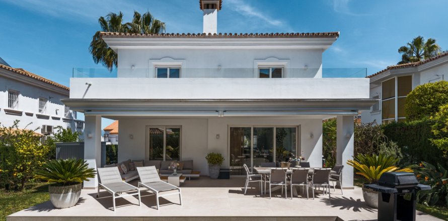 Дом с 4 спальнями в Эстепона, Испания №92306