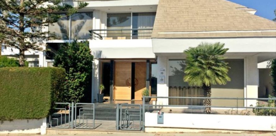 4 bedrooms Villa in Limassol, Cyprus No. 105887